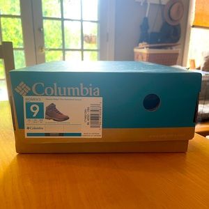 Columbia Newton Ridge Plus in Elk and mountain red. Womens 9, EUR40, UK7